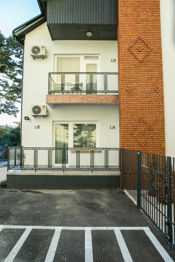 Appartamento Marusius Apartmanház Makó Esterno foto