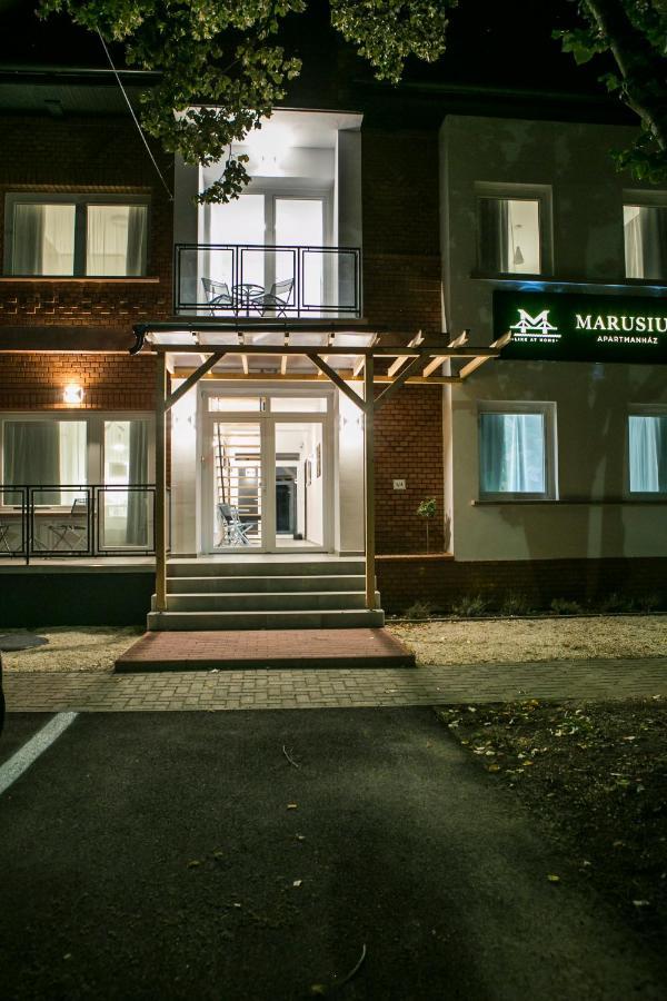 Appartamento Marusius Apartmanház Makó Esterno foto